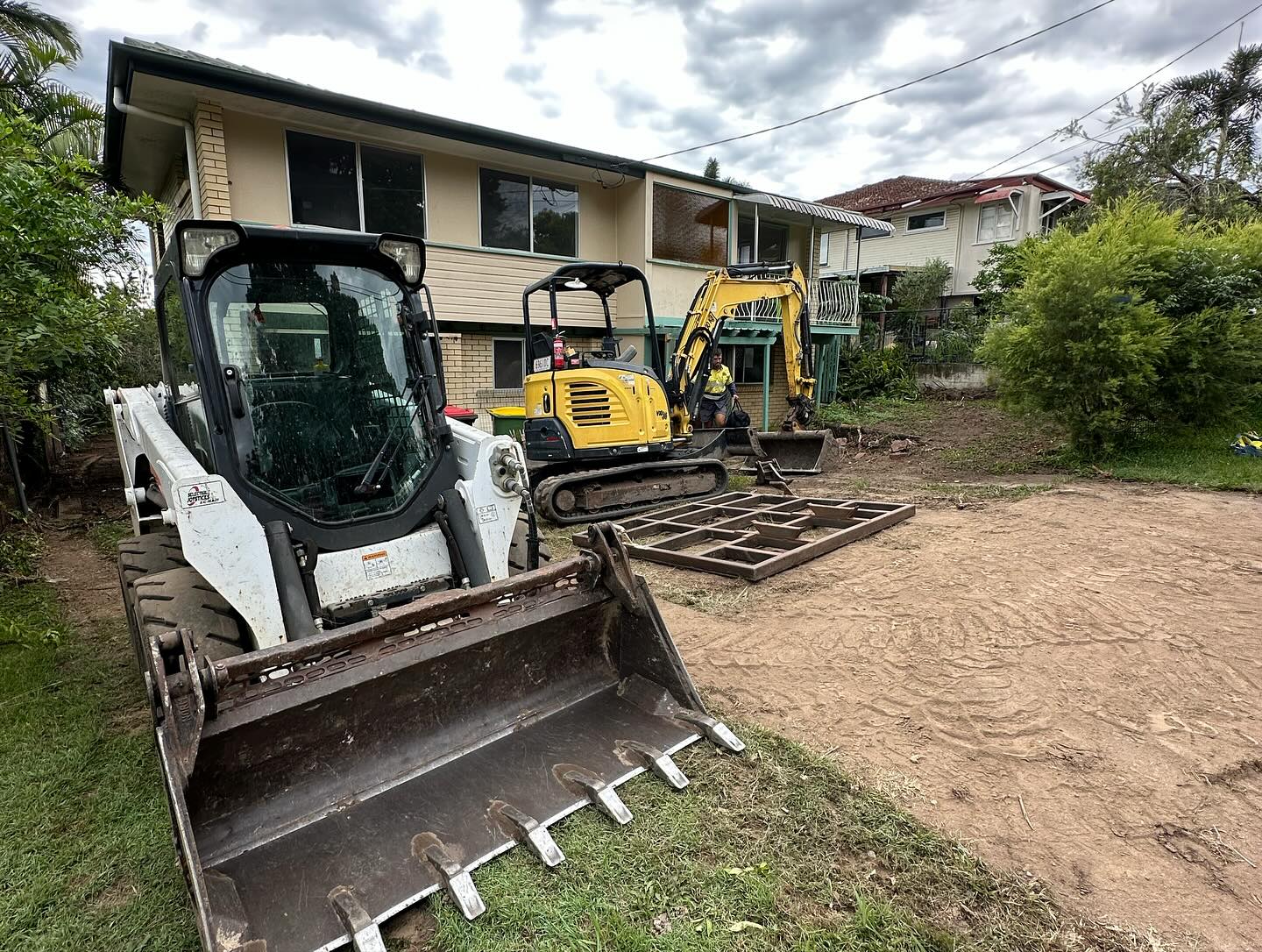 SEQ DIRTWORKS bobcat and excavator on residential site