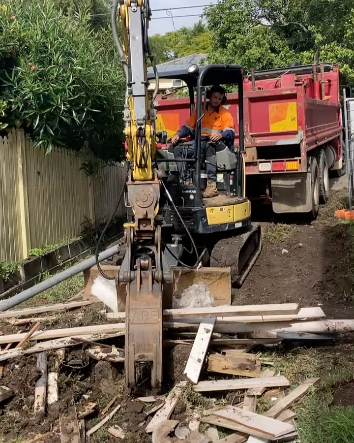 SEQ Dirtworks team on site